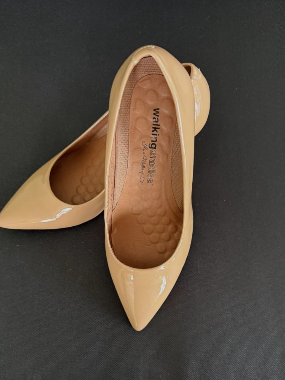 Walking Cradles Taupe Patent Leather Pumps Pointed Toe Size 7WW Comfort Heel